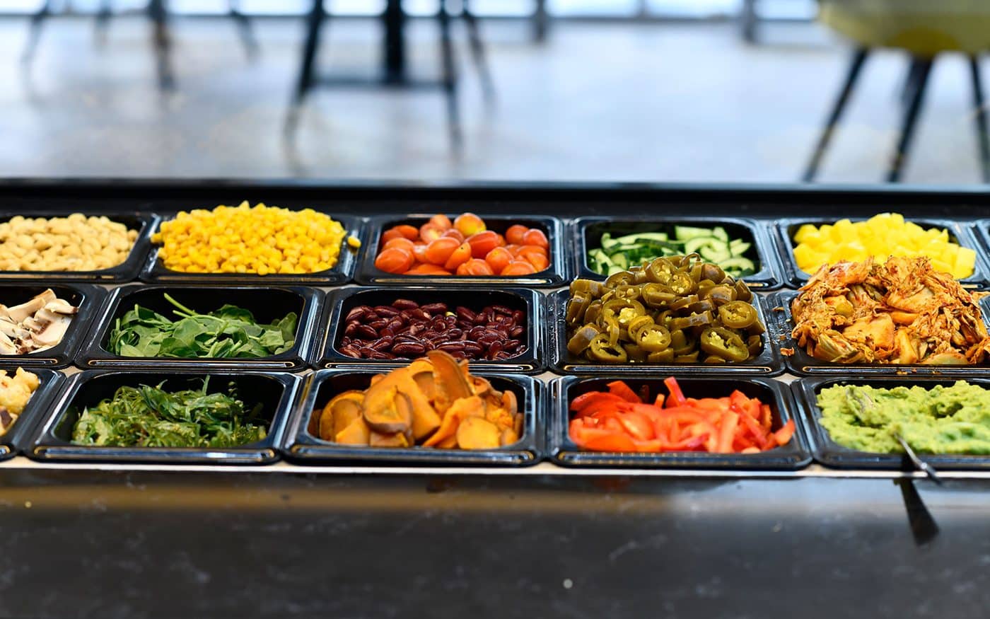 Frische vegane Zutaten in der Auslage bei Odis Bowl Greven